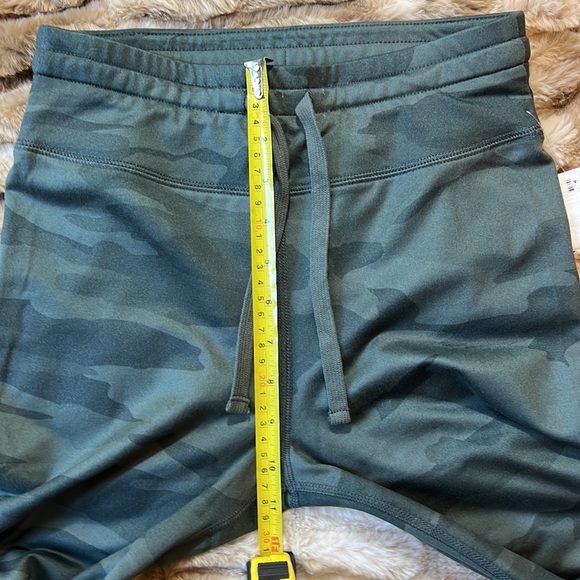 SPLENDID COLLECTION ANKLE LENGTH CAMO PRINT DRAWSTRING LEGGINGS / XS. - Picture 6 of 6